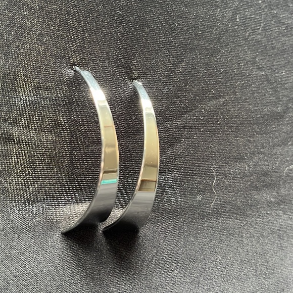 Simple Dangle Earrings - Picture 2 of 3